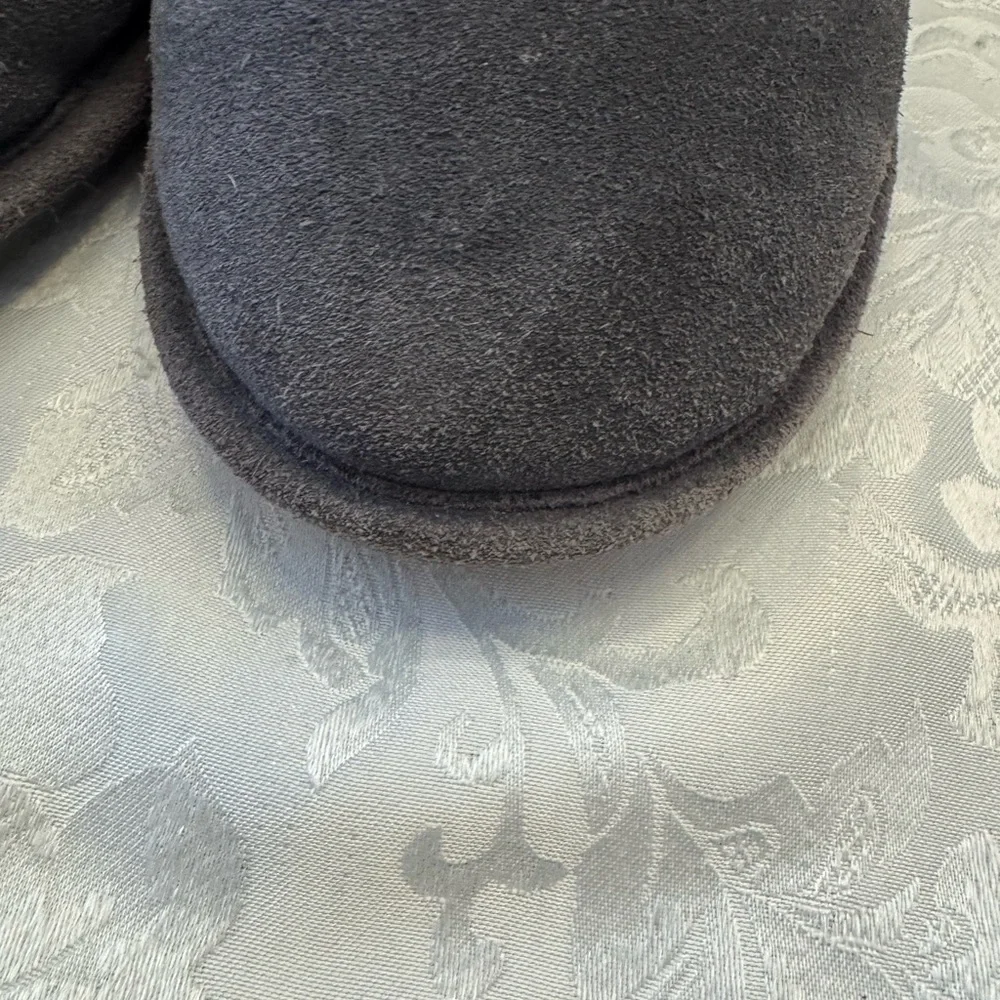 Bearpaw Adele Gray Suede Boots Size 7 Faux Fur Lining‎ Braided Strap Buckle